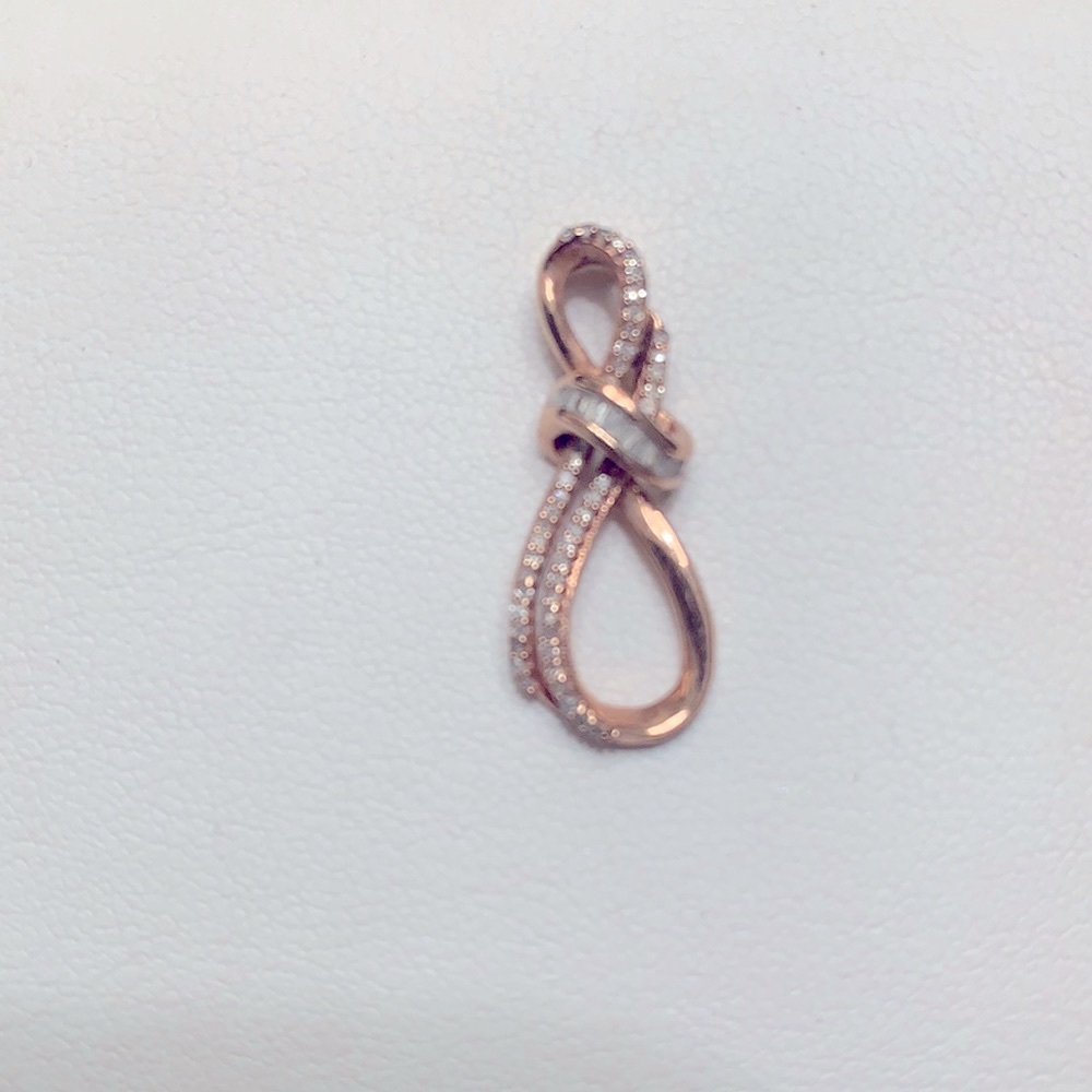 Gorgeous 😍infinity pendant- rose 🌹 gold with diamonds, diamond baguette center